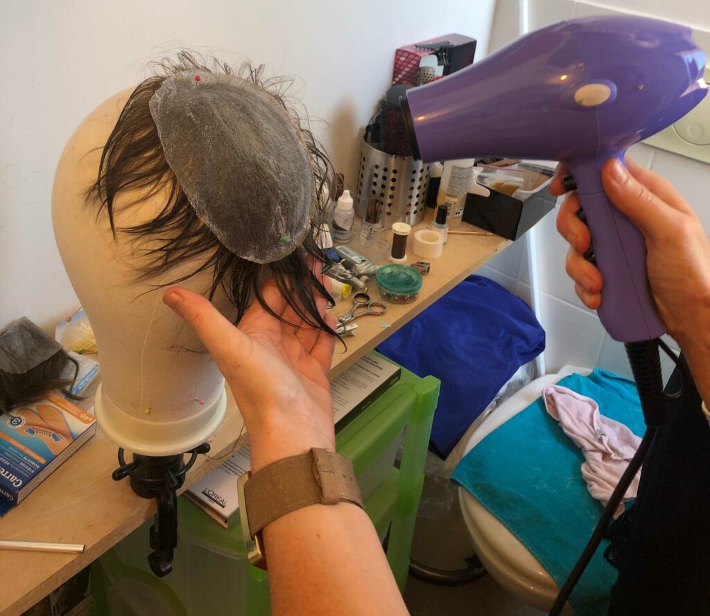 Nettoyer son complément capillaire de cheveux humains indiens naturels pour hommes sechage complement capillaire